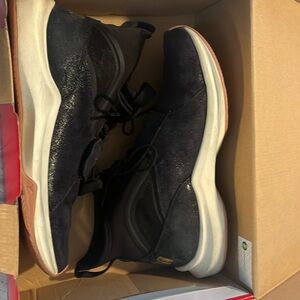 Puma Phenom Shimmer Women’s Sneaker